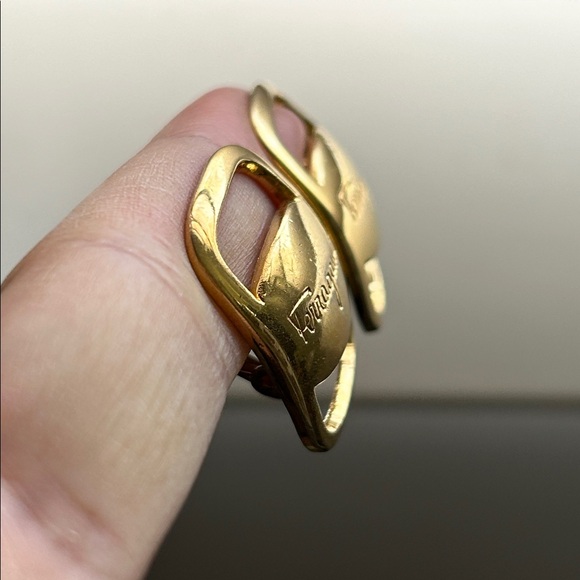 🖤VTG Salvatore Ferragamo Vara Gold Tone Clip-On Earrings - Picture 4 of 15